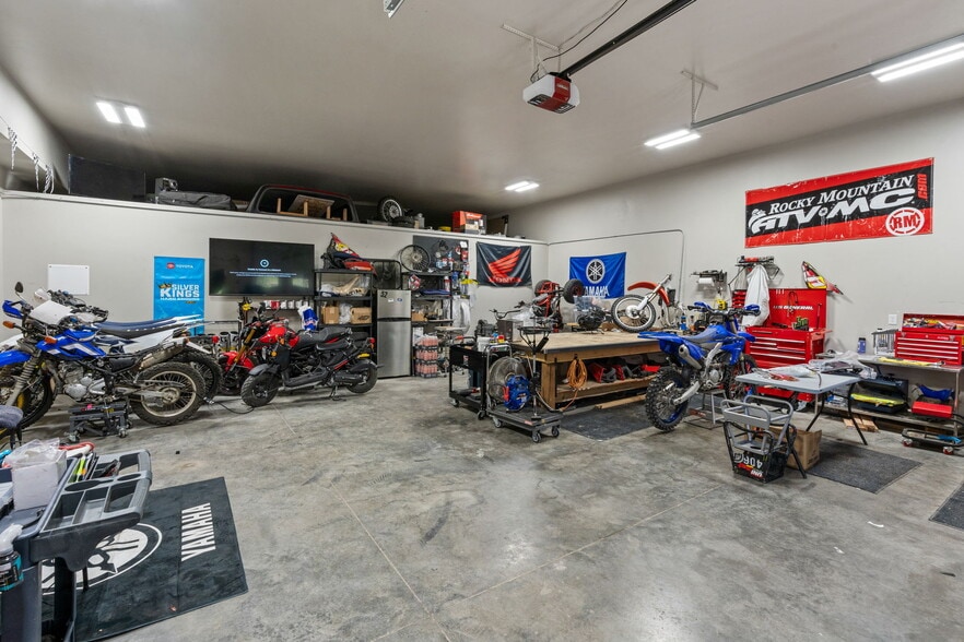 More Photos Of 303 Cold Iron Rd, Gallatin Gateway Warehouse For Sale