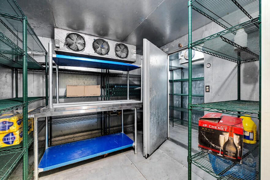 More Photos Of 7039 Greenleaf Ave, Whittier Restaurant For Sale