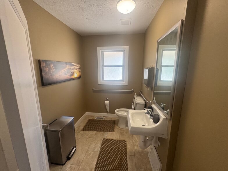 More Photos Of 10923 S Redwood Rd, South Jordan Office For Sale