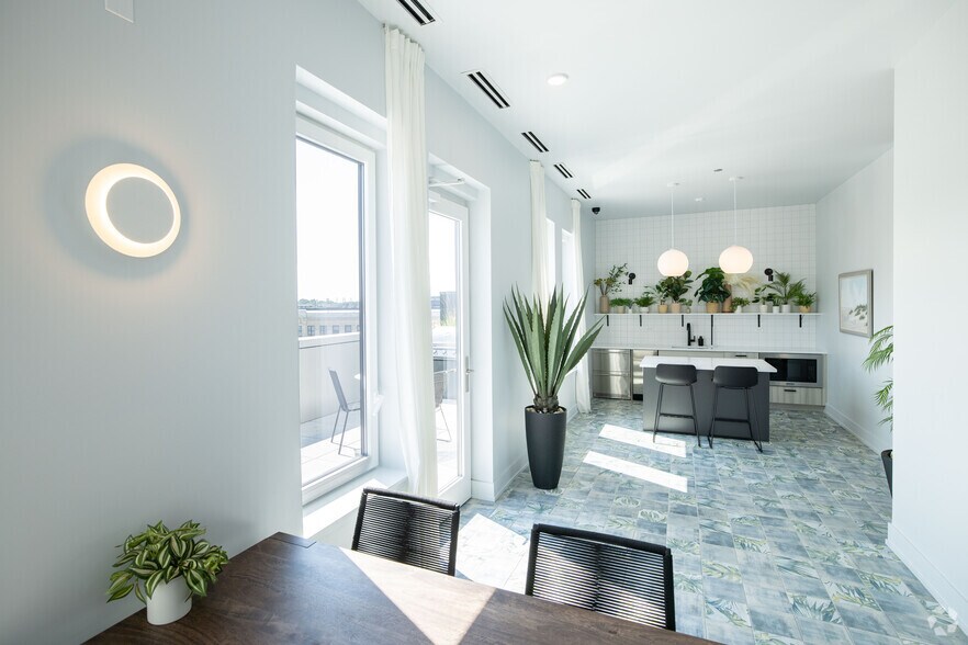 More Photos Of 4600 N Kenmore Ave, Chicago Apartments For Lease