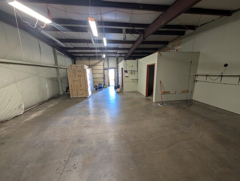 More Photos Of 246 SE Franklin, Redmond Warehouse For Sale