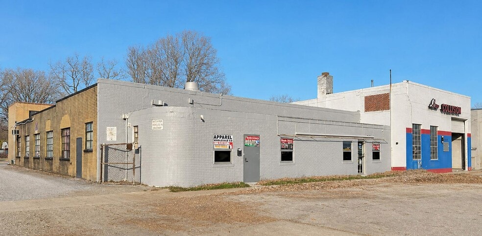 More Photos Of 2323 E 9 Mile Rd, Warren Warehouse For Lease