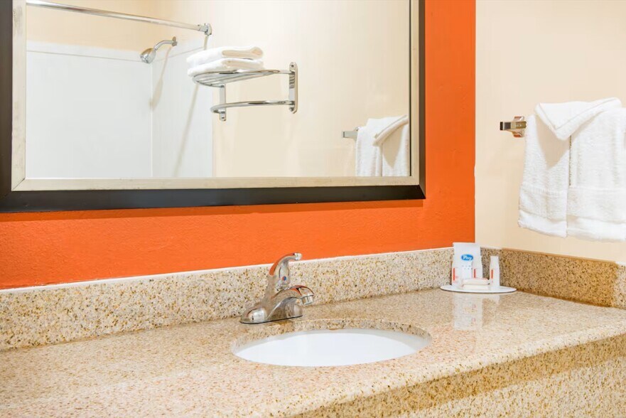 More Photos Of 2818 S Van Buren St, Enid Hotel For Sale