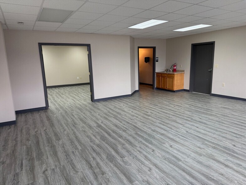 More Photos Of 950 S Marr Rd, Columbus Warehouse For Lease