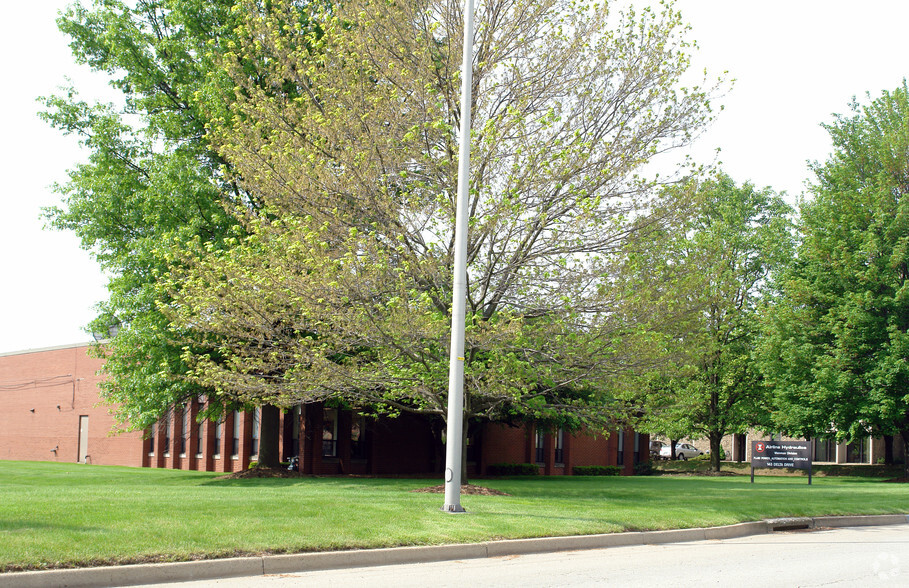 Primary Photo Of 145 Delta Dr, Pittsburgh Warehouse For Sale