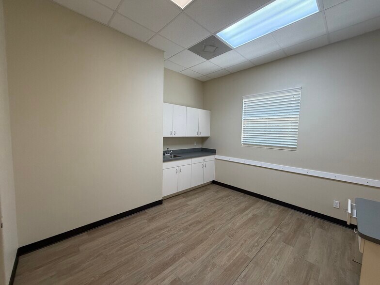 More Photos Of 7981 Gladiolus Dr, Fort Myers Medical For Sale