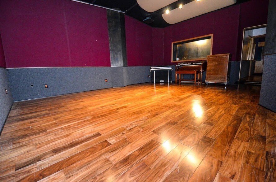 More Photos Of 4412 Whitsett Ave, Studio City Office For Sale
