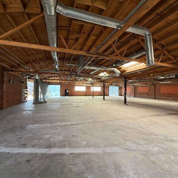 More Photos Of 4221 Redwood Ave, Los Angeles Loft Creative Space For Lease