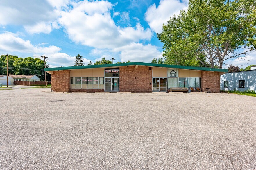 More Photos Of 4801 N Welcome Ave, Minneapolis Freestanding For Sale