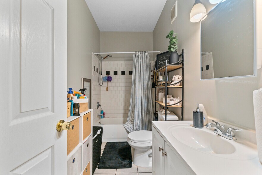 More Photos Of 1918 McCulloh St, Baltimore Apartments For Sale