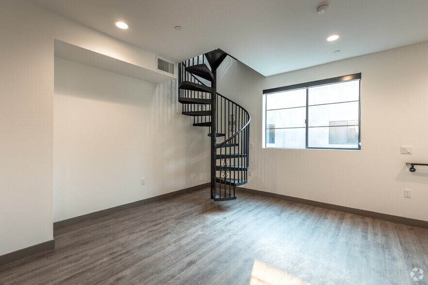 More Photos Of 552 N Hobart Blvd, Los Angeles Apartments For Sale
