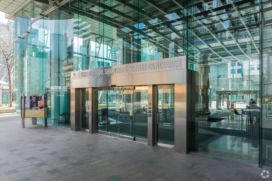 More Photos Of 225 King St W, Toronto Office For Lease