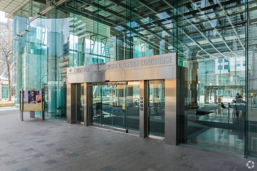 More Photos Of 225 King St W, Toronto Office For Lease