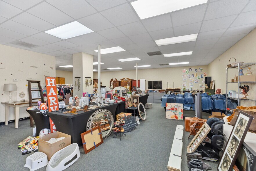 More Photos Of 40648 Hwy290 Business, Waller Office For Sale
