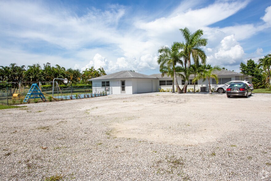 More Photos Of 101-105 Saint Andrews Blvd, Naples Specialty For Sale