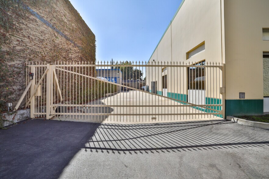 More Photos Of 11930 Goldring Rd, Arcadia Light Distribution For Sale
