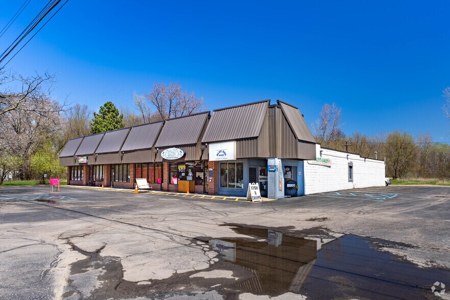 Primary Photo Of 1575-1605 S Ortonville Rd, Ortonville Storefront For Sale