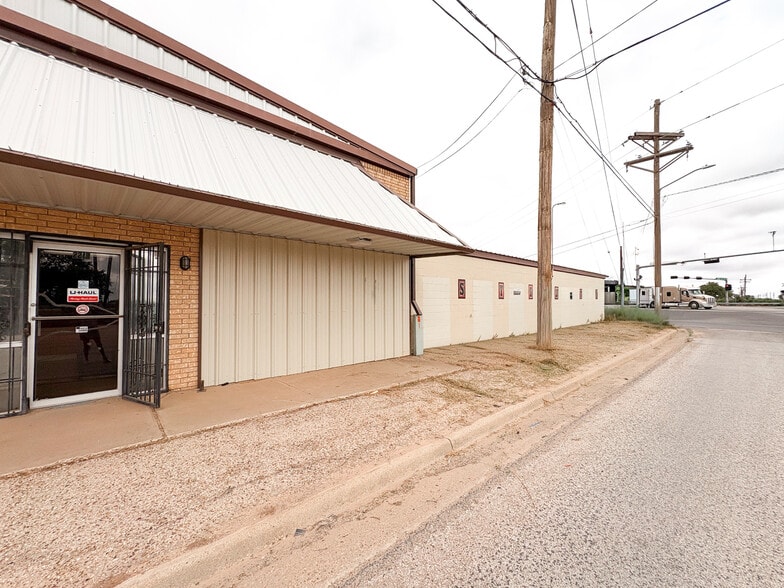 More Photos Of 2213 N Quaker Ave, Lubbock Self Storage For Sale