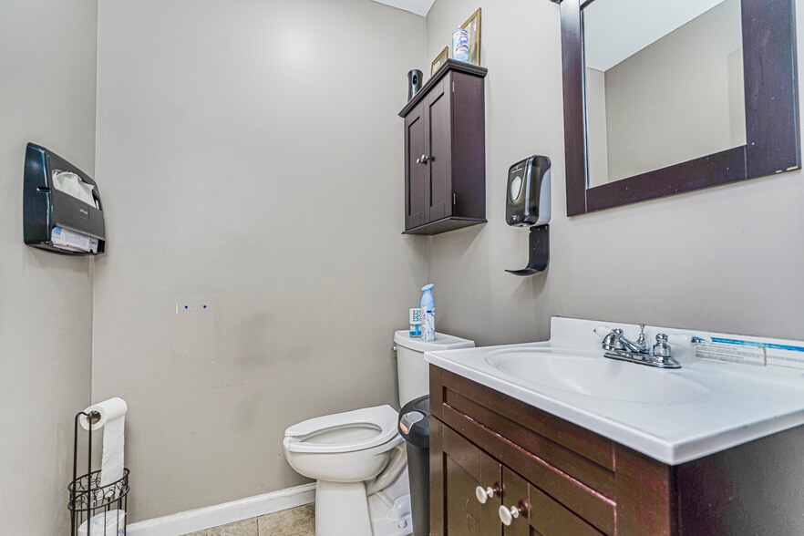 More Photos Of 2842 Richmond Ter, Staten Island Office For Sale