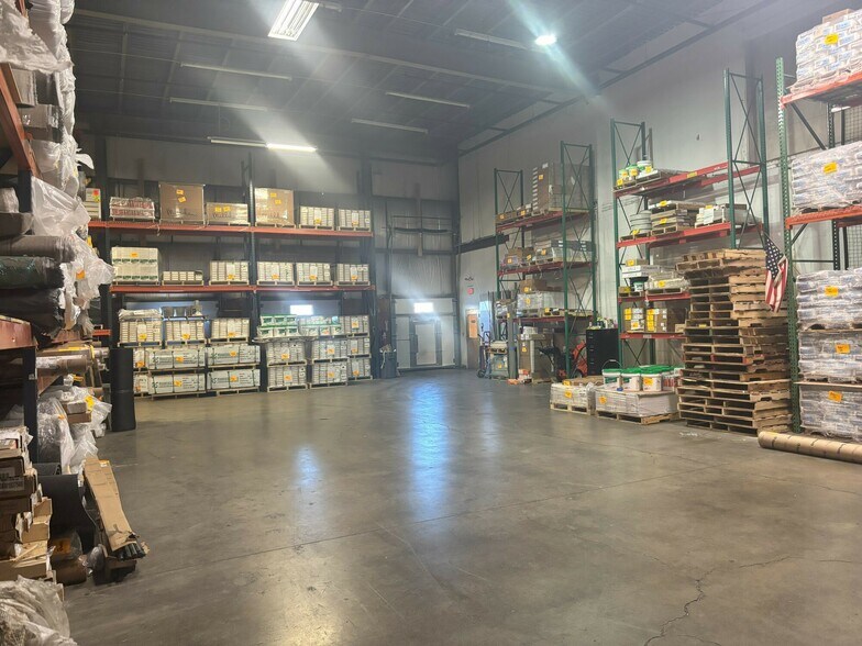 More Photos Of 3 Karen Dr, Westbrook Warehouse For Lease