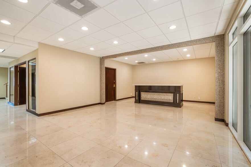 More Photos Of 120 S Doheny Dr, Beverly Hills Office For Lease