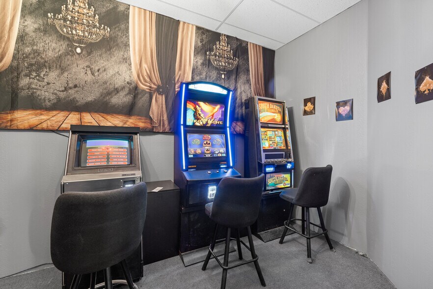 More Photos Of 603 N River St, Hot Springs Hotel For Sale