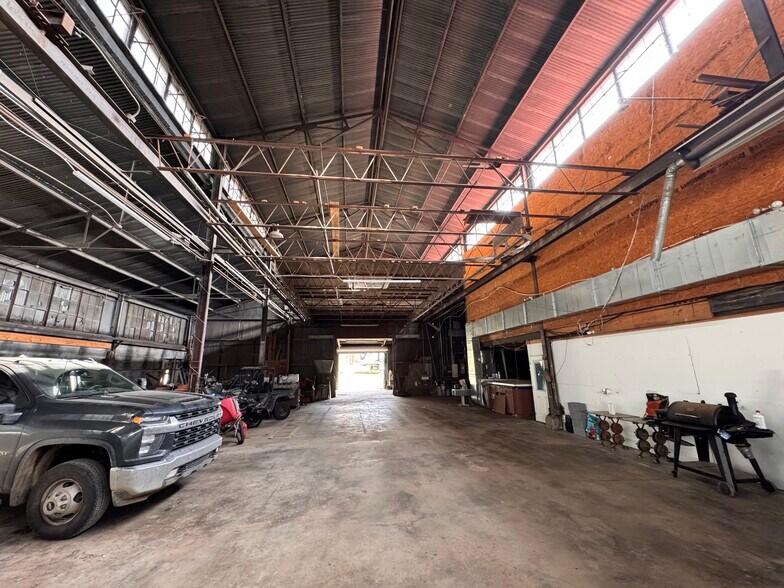 More Photos Of 4001 Bruhin Rd, Knoxville Warehouse For Sale