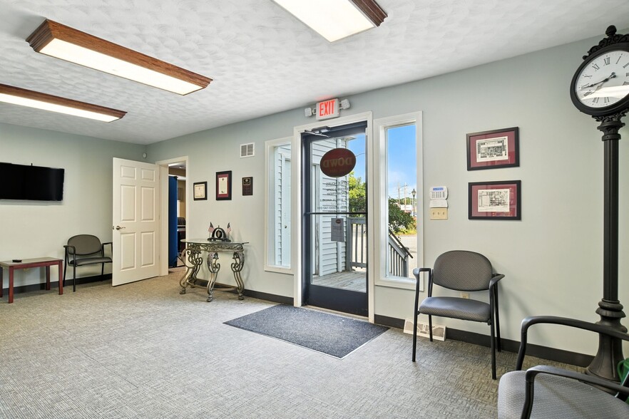 More Photos Of 485 Main St, Springfield Storefront Retail Residential For Sale