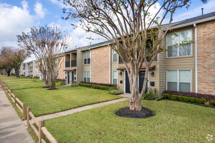 Primary Photo Of 8800-8888 Kempwood Dr, Houston Apartments For Sale
