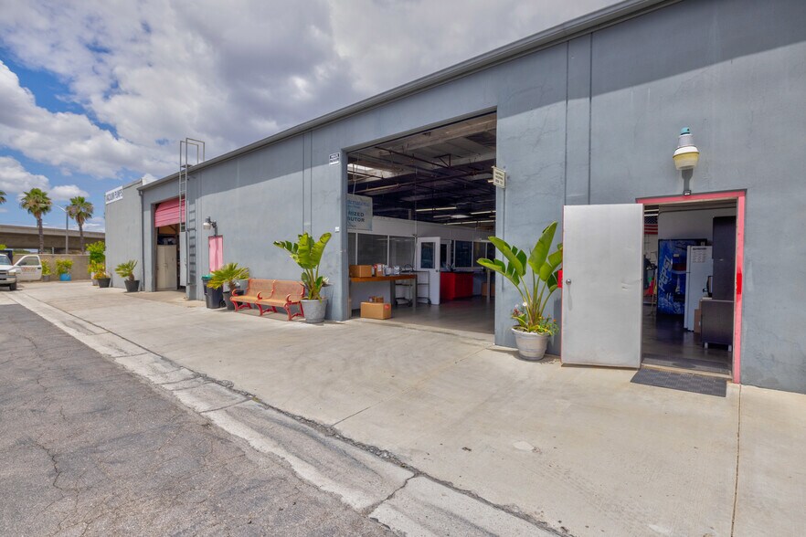 More Photos Of 1845 S Lewis St, Anaheim Manufacturing For Sale