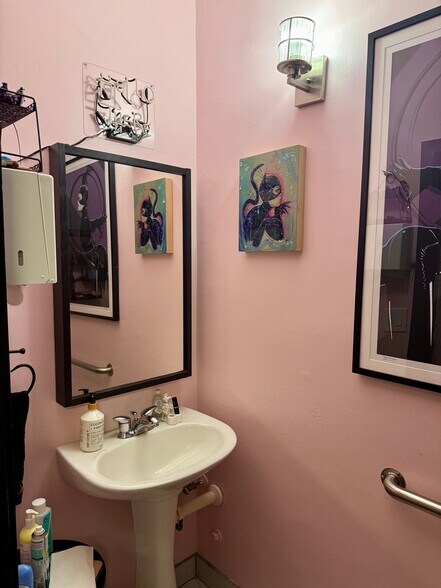 More Photos Of 2317 W Magnolia Blvd, Burbank Storefront For Sale