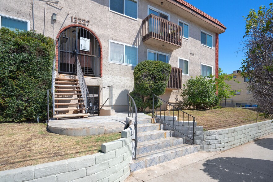 More Photos Of 13227 Vanowen St, North Hollywood Apartments For Sale