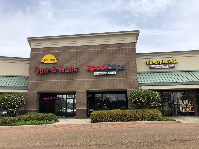 More Photos Of 1030-1060 Spillway Cir, Brandon Storefront For Lease