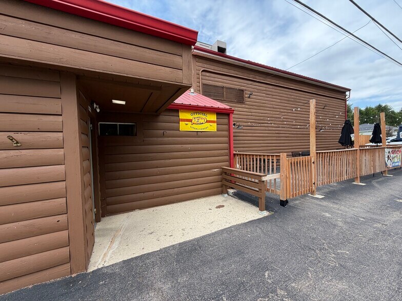 More Photos Of 617 S Washington St, New Paris Bar For Sale