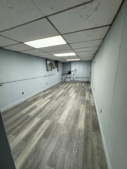 More Photos Of 687 Belmont St, Belmont Restaurant For Lease