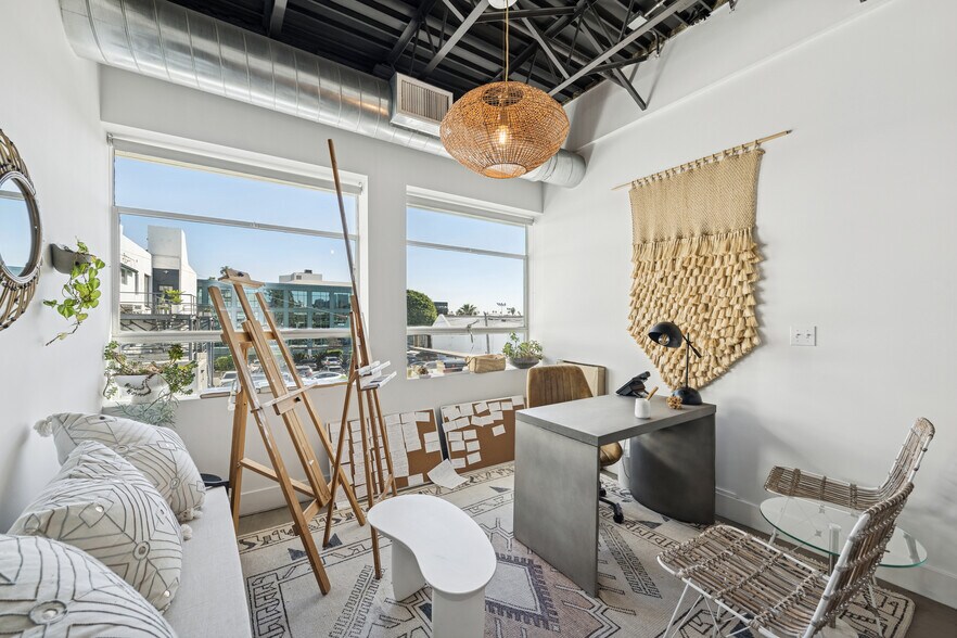 More Photos Of 8820 Wilshire Blvd, Beverly Hills Loft Creative Space For Lease