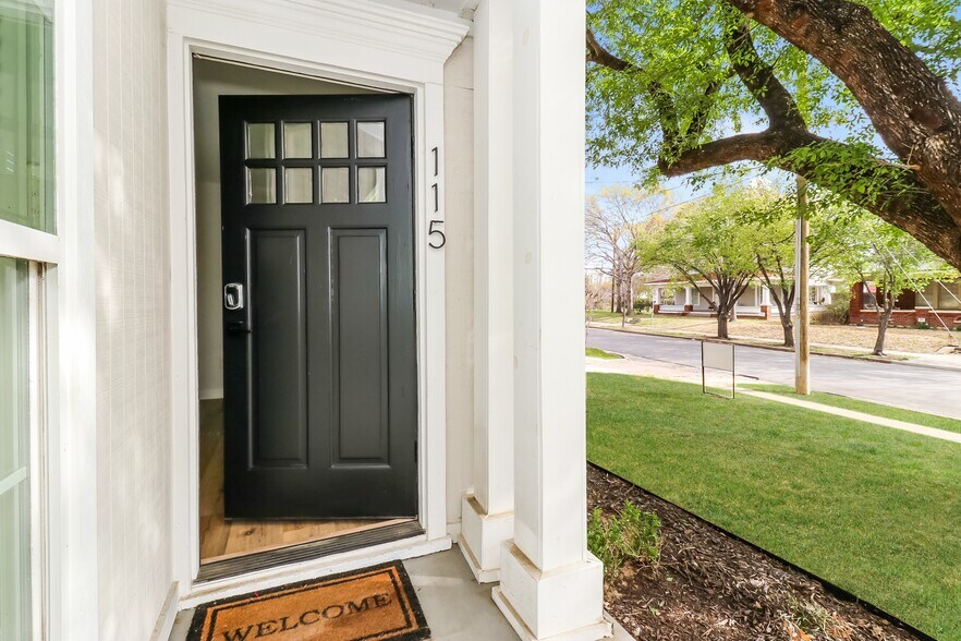 More Photos Of 425 N Rosemont Ave, Dallas Apartments For Sale