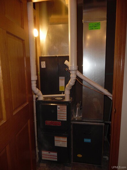 More Photos Of 31 Trimountain Ave, South Range Bar For Sale