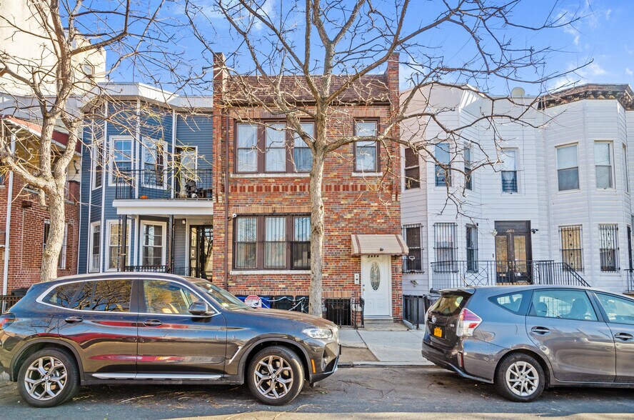 Primary Photo Of 2458 Lorillard Pl, Bronx Apartments For Sale