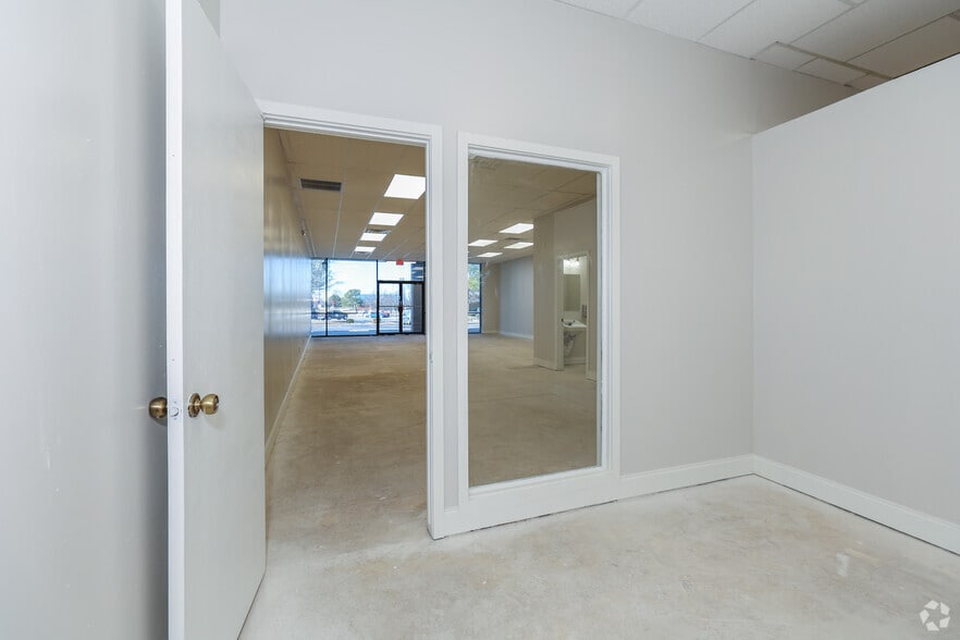 More Photos Of 697-845 N Aspen Ave, Broken Arrow Unknown For Lease