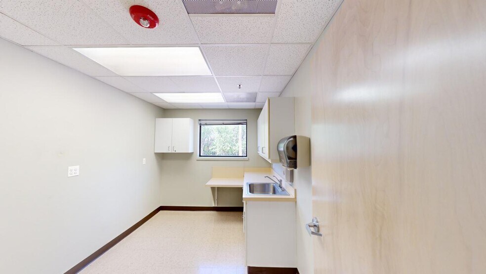 More Photos Of 725 W Fabyan Pky, Batavia Medical For Lease