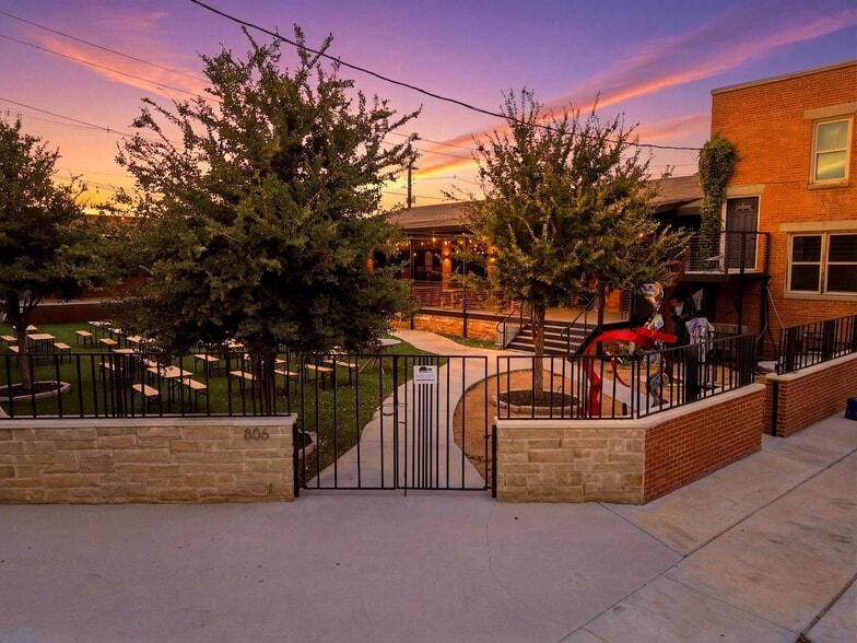 More Photos Of 806 S 2nd St, Abilene Light Distribution For Sale
