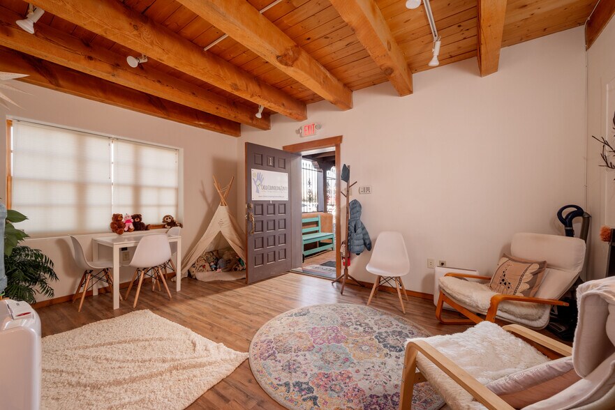 More Photos Of 1400 Maclovia Ln, Santa Fe Office Residential For Sale