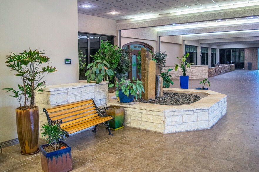 More Photos Of 3801 50th St, Lubbock Unknown For Lease