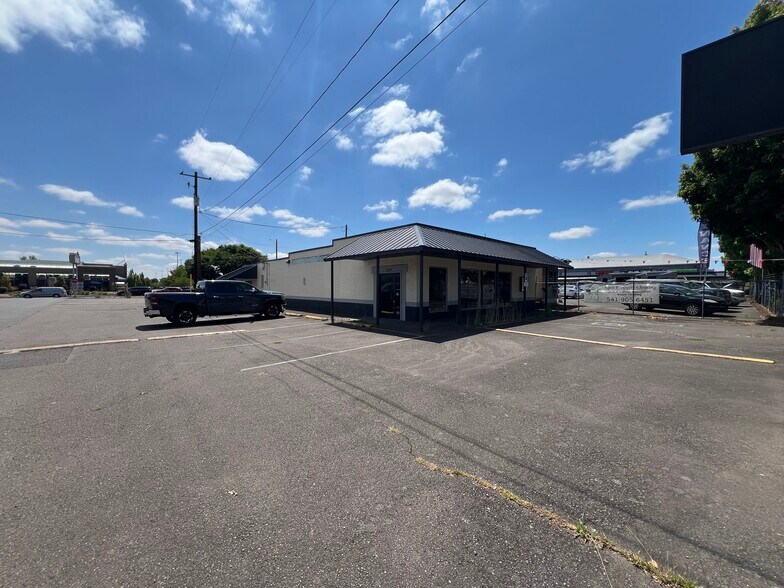 More Photos Of 1350 Pacific Blvd SE, Albany Freestanding For Sale