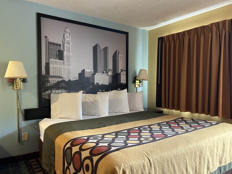 More Photos Of 299 Adena Dr, Newcomerstown Hotel For Sale