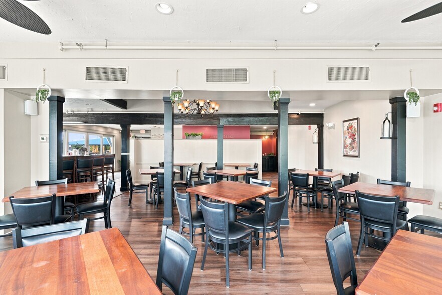 More Photos Of 170 Water St, Plymouth Storefront For Lease