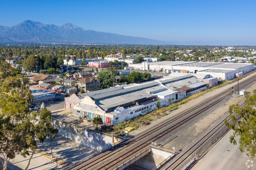 More Photos Of 560 E Commercial St, Pomona Manufacturing For Lease