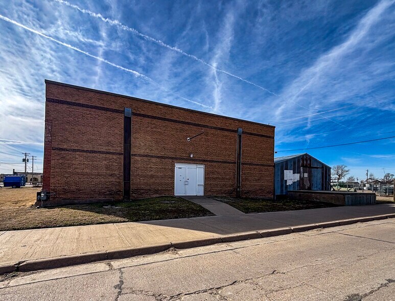 More Photos Of 1905 7th St, Great Bend Industrial For Sale