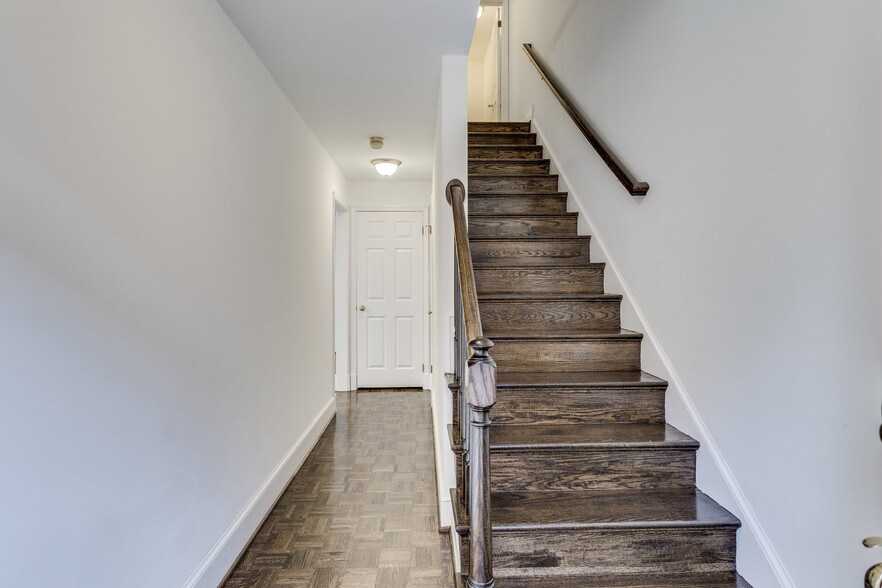 More Photos Of 123 N Henry St, Alexandria Office For Lease